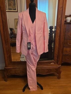 Tailored Ladies Pink Three-Piece Suit with Vest